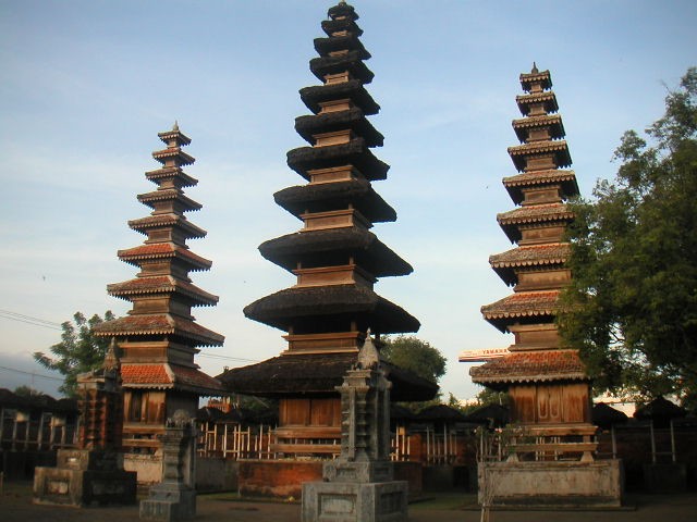 Temple Pura Meru