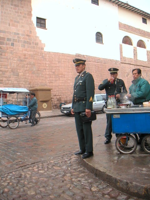 Policier à Cuzco Policier à Cuzco